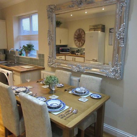 דרלינגטון Apartment 1 Exquisite Two King Bedroom With En Suites - Close To The Town Centre, Rail, Airport And Theatre מראה חיצוני תמונה
