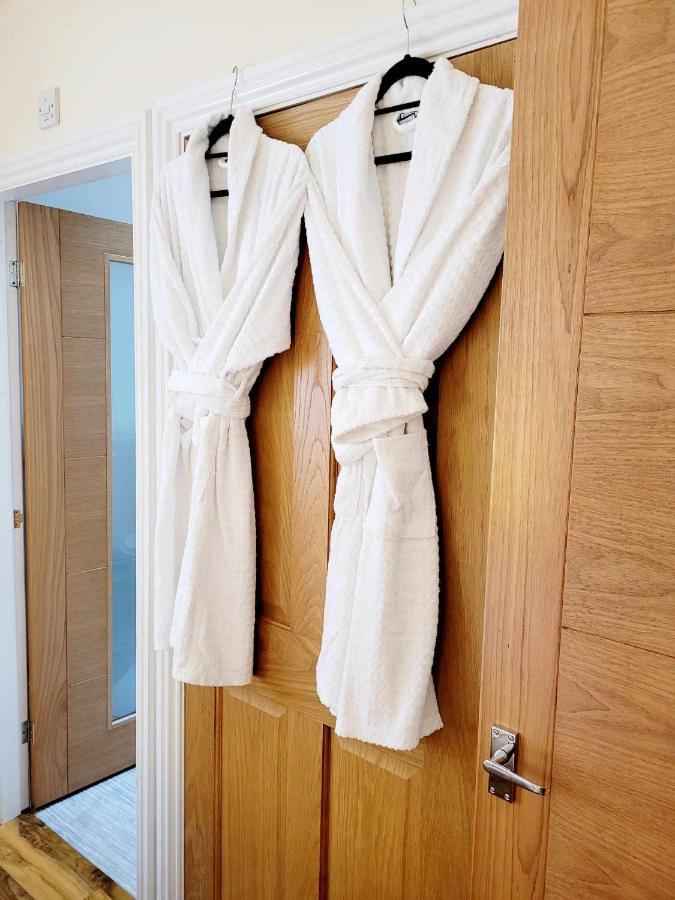 דרלינגטון Apartment 1 Exquisite Two King Bedroom With En Suites - Close To The Town Centre, Rail, Airport And Theatre מראה חיצוני תמונה
