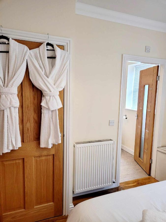 דרלינגטון Apartment 1 Exquisite Two King Bedroom With En Suites - Close To The Town Centre, Rail, Airport And Theatre מראה חיצוני תמונה