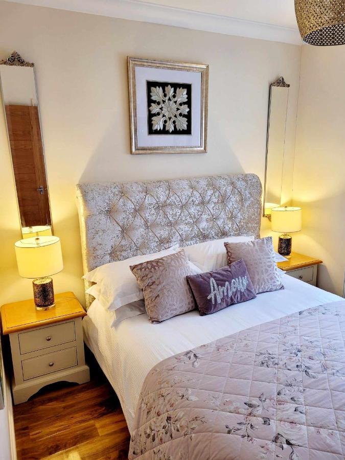 דרלינגטון Apartment 1 Exquisite Two King Bedroom With En Suites - Close To The Town Centre, Rail, Airport And Theatre מראה חיצוני תמונה