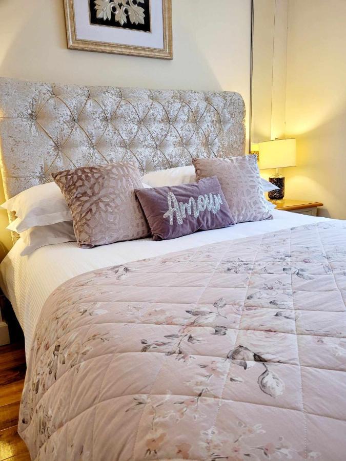 דרלינגטון Apartment 1 Exquisite Two King Bedroom With En Suites - Close To The Town Centre, Rail, Airport And Theatre מראה חיצוני תמונה