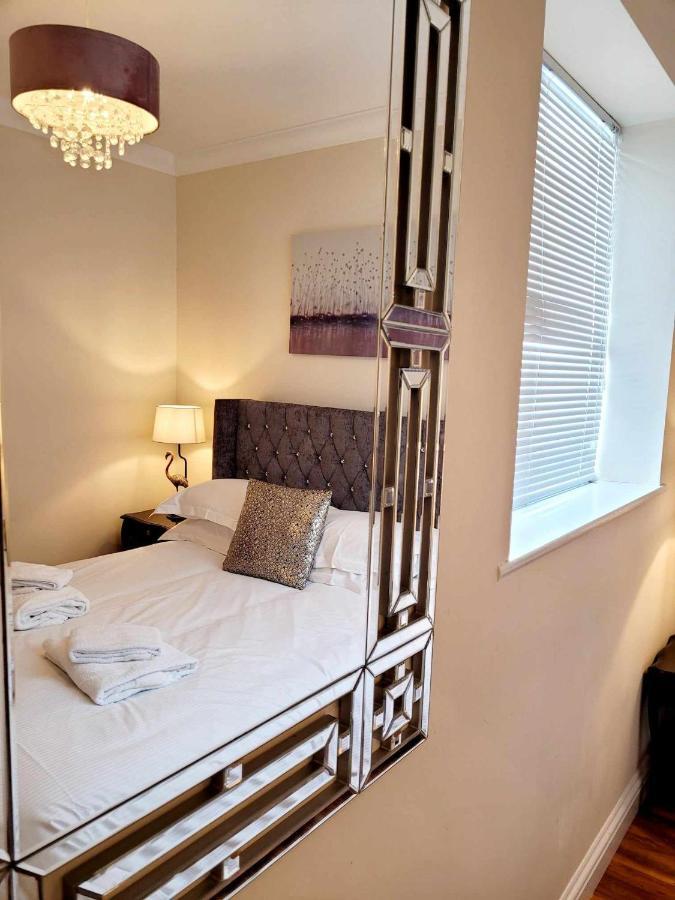 דרלינגטון Apartment 1 Exquisite Two King Bedroom With En Suites - Close To The Town Centre, Rail, Airport And Theatre מראה חיצוני תמונה